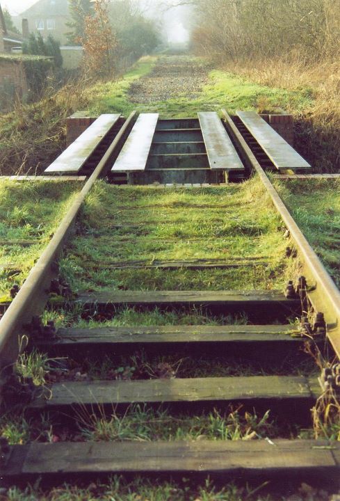 Bahndamm Brücke über Hopener Mühlenbach Nähe Schützenplatz nach Stillegung und Demontage der Gleisanlagen